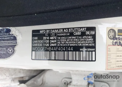 2010 Mercedes-Benz C 63 Amg z USA, uszkodzony, nr VIN WDDGF7HB4AF404144